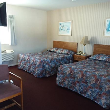 Budget Host Inn - Манистик Экстерьер фото