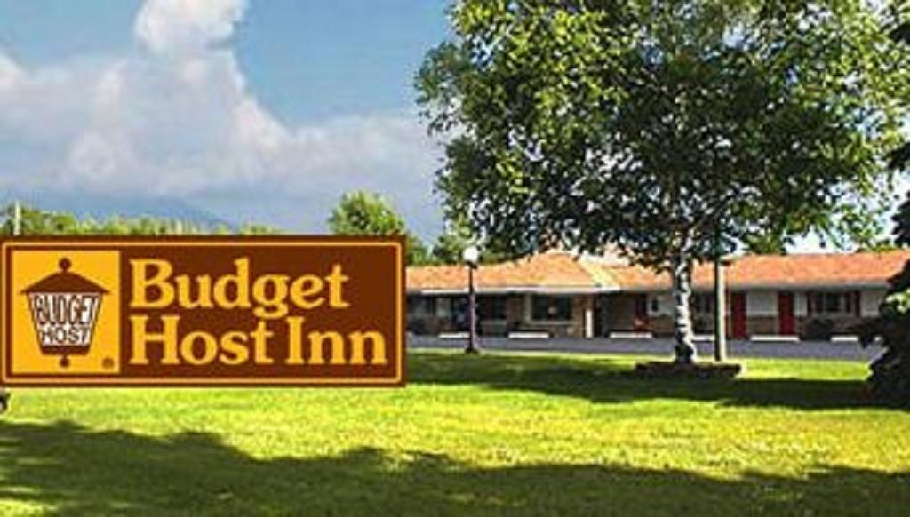 Budget Host Inn - Манистик Экстерьер фото