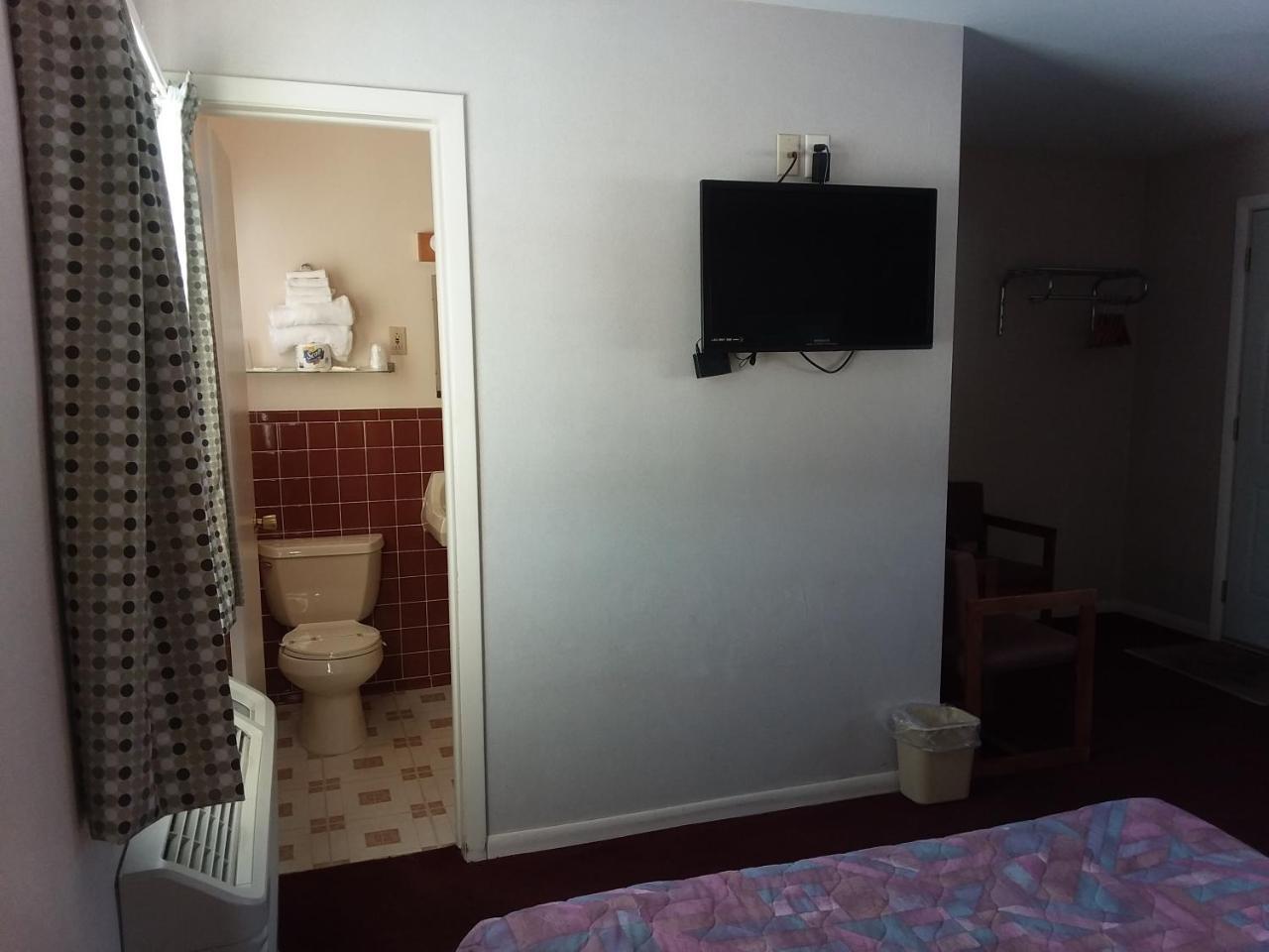 Budget Host Inn - Манистик Экстерьер фото